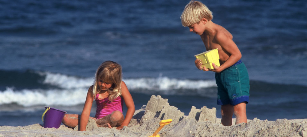 Kids-on-the-beach (2)