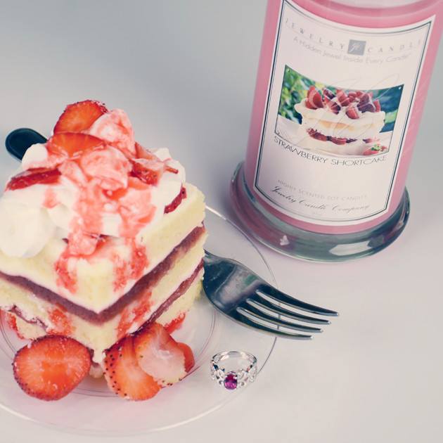 strawbshortcakejewelcandle
