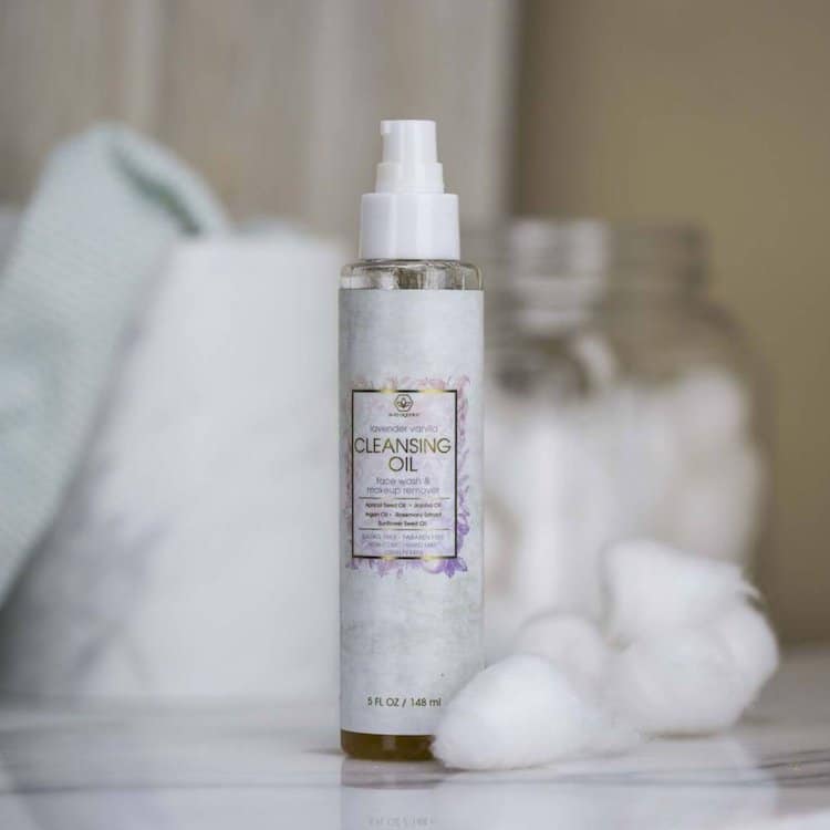 Natural cleaning oil
