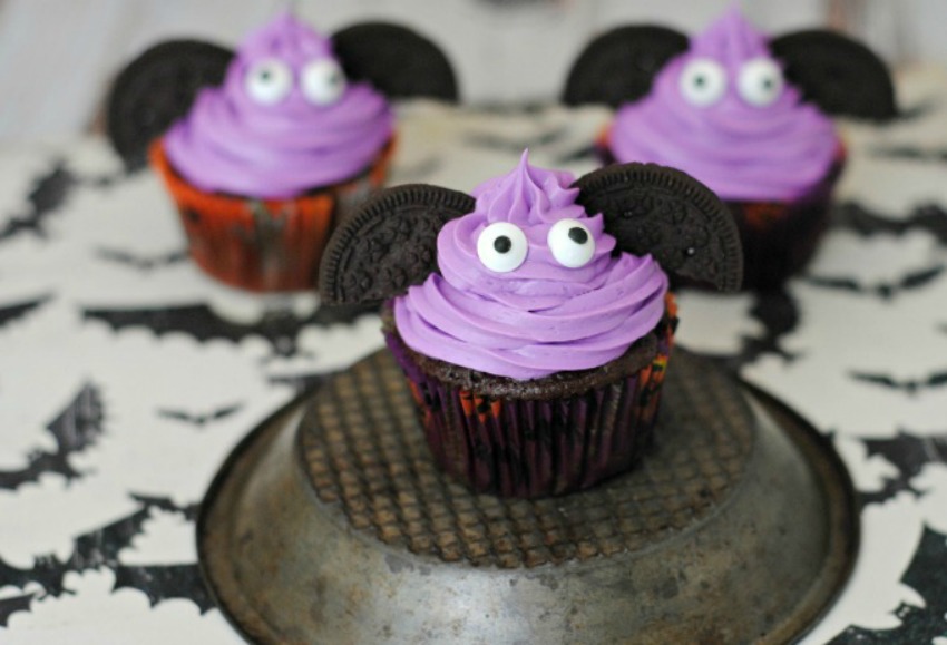 DIY Halloween Bat Cupcakes