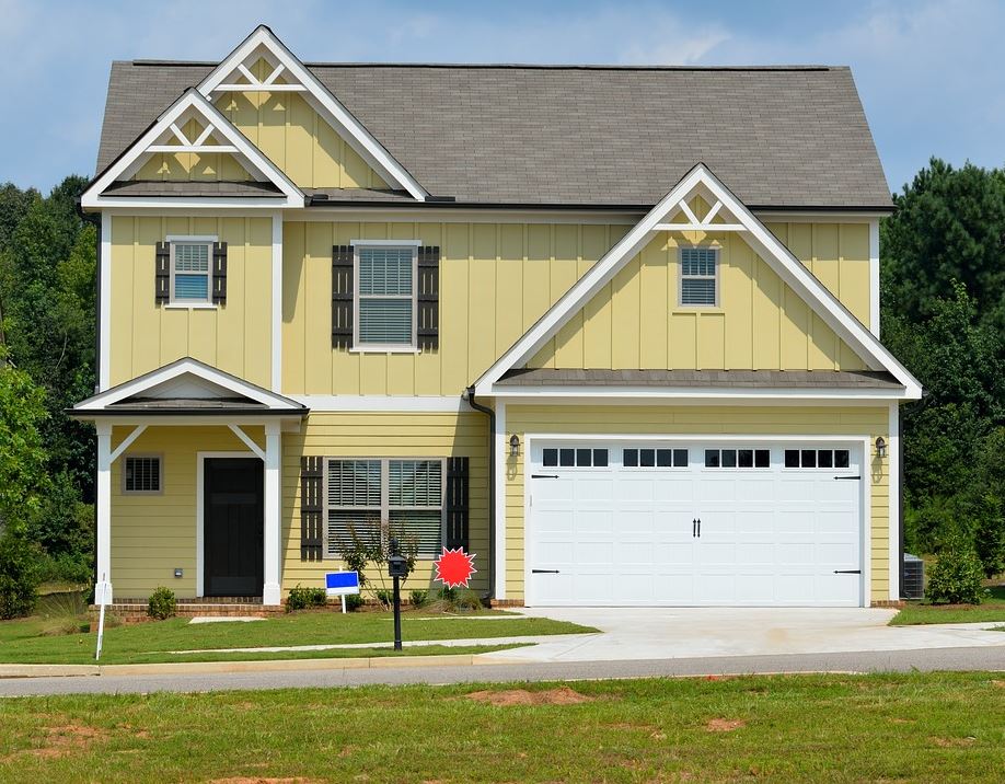 How to Move to a New Town with Style and Simplicity