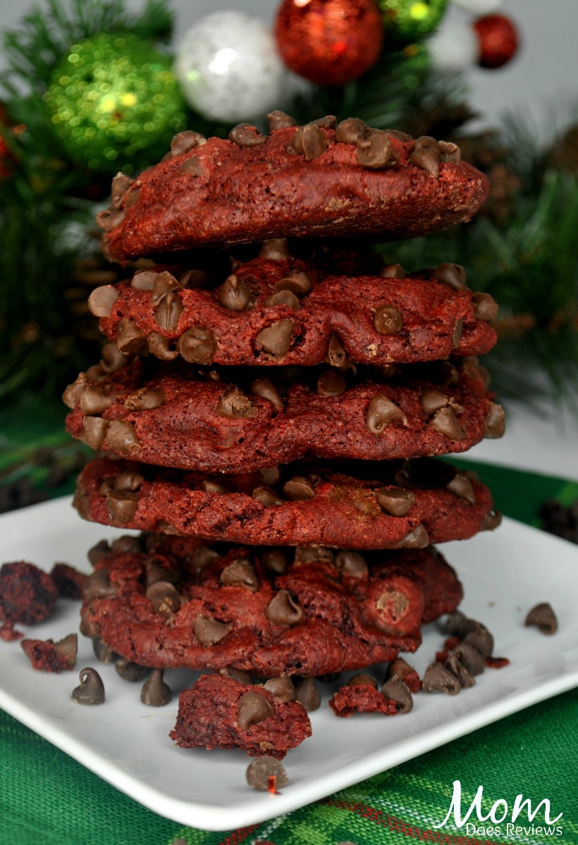 Red Velvet Chocolate Chip Cookies #desserts #cookies #redvelvet #chocolate #chocolatechip #sweets