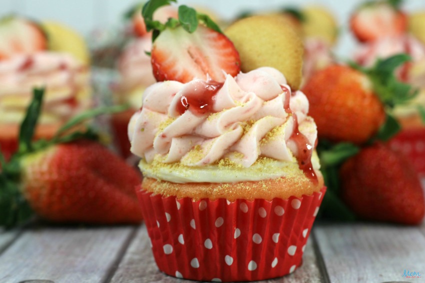 Strawberry Cheesecake Cupcakes Make the Perfect Valentine's Day Treats #Sweet2019