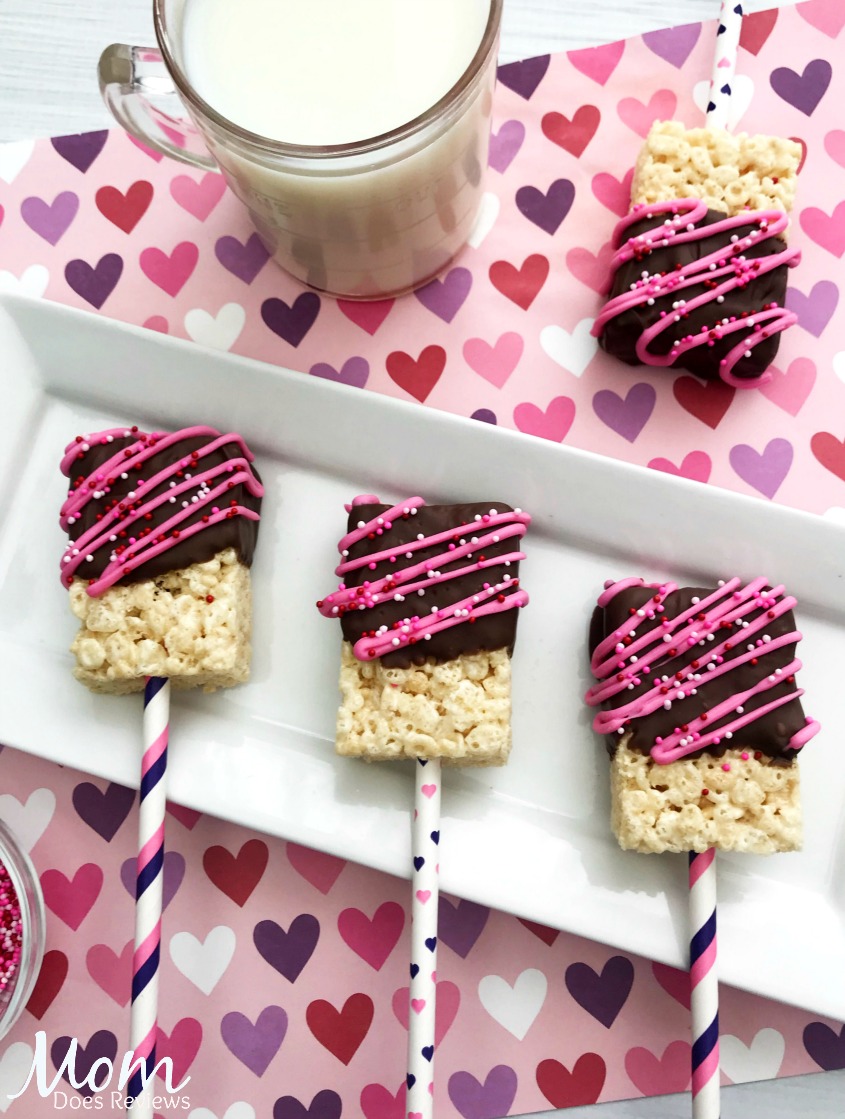 Valentine's Day Rice Krispie Pops #sweets #treats #Sweet2019 #dessert #chocolate #ricekrispie