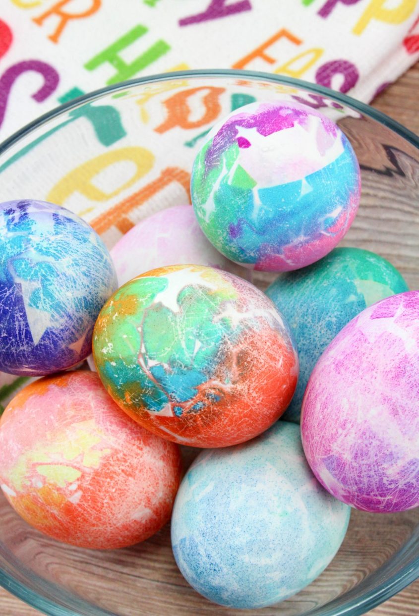 Tissue Paper Dyed Easter Eggs #Easter #eastereggs #tiedyed #crafts #diy #eggs 