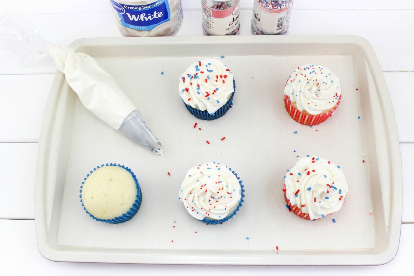 Patriotic Pinwheel Cupcakes process 