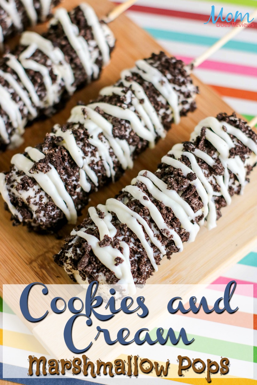 Easy Cookies and Cream Marshmallow Pops #desserts #funfood #cookies #marshmallows #treats
